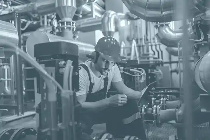 黑人和白人男性工厂